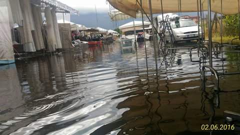 Una foto dell'area del mercato questa mattina