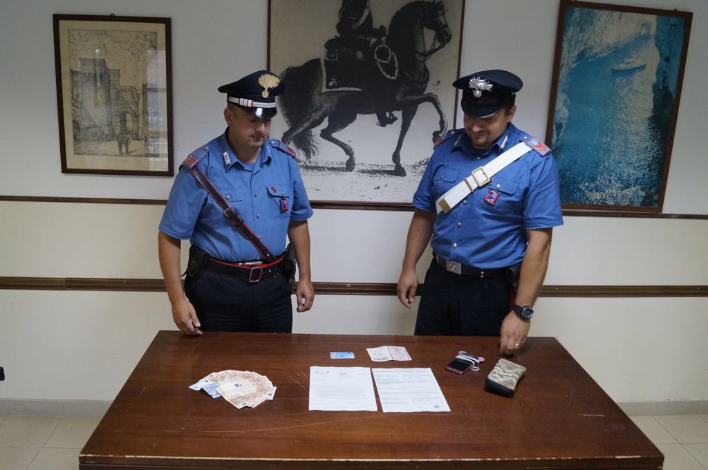 I soldi recuperati dai carabinieri