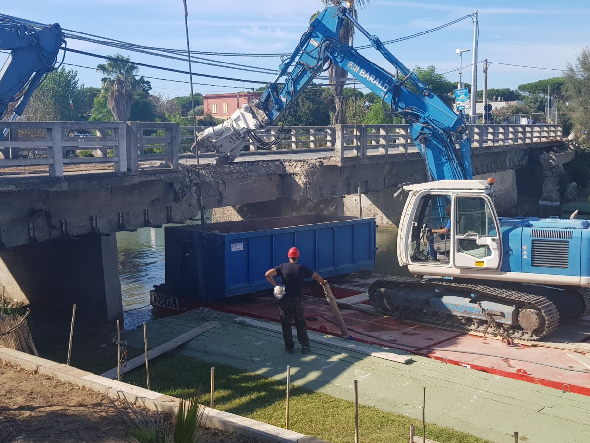 Demolizione-ponte-a-Foce-Sisto-(2).jpg