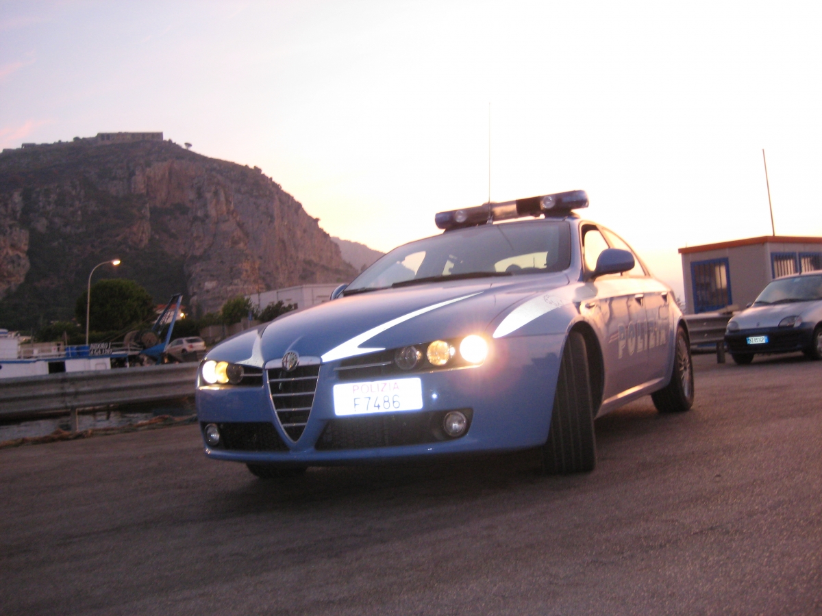 Volante-Polizia-di-Stato_Terracina-fc96.JPG