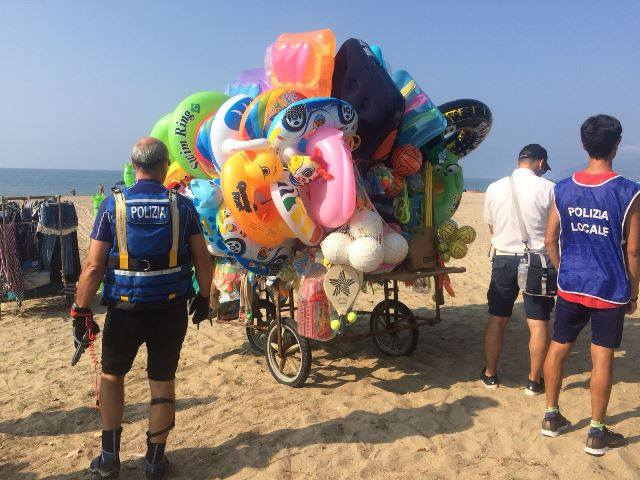polizia-abusitivismo-commerciale-spiagge.jpg